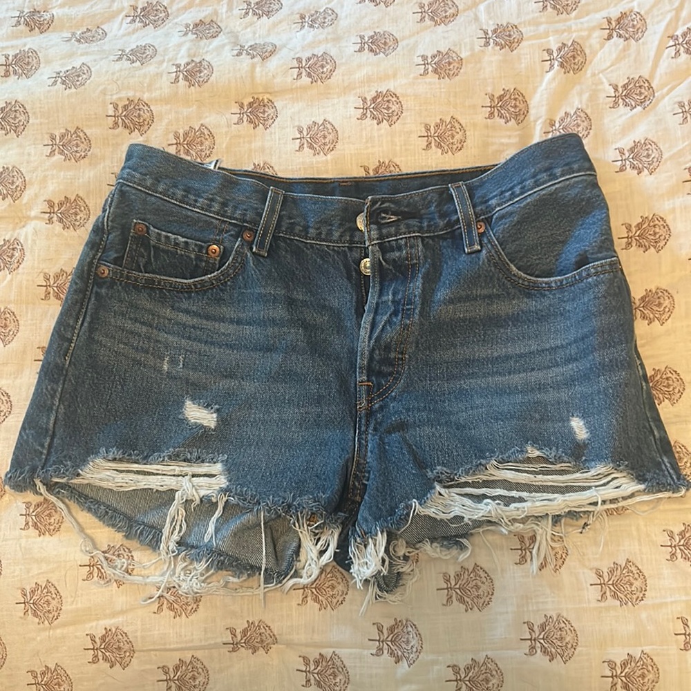 High waisted Levi shorts